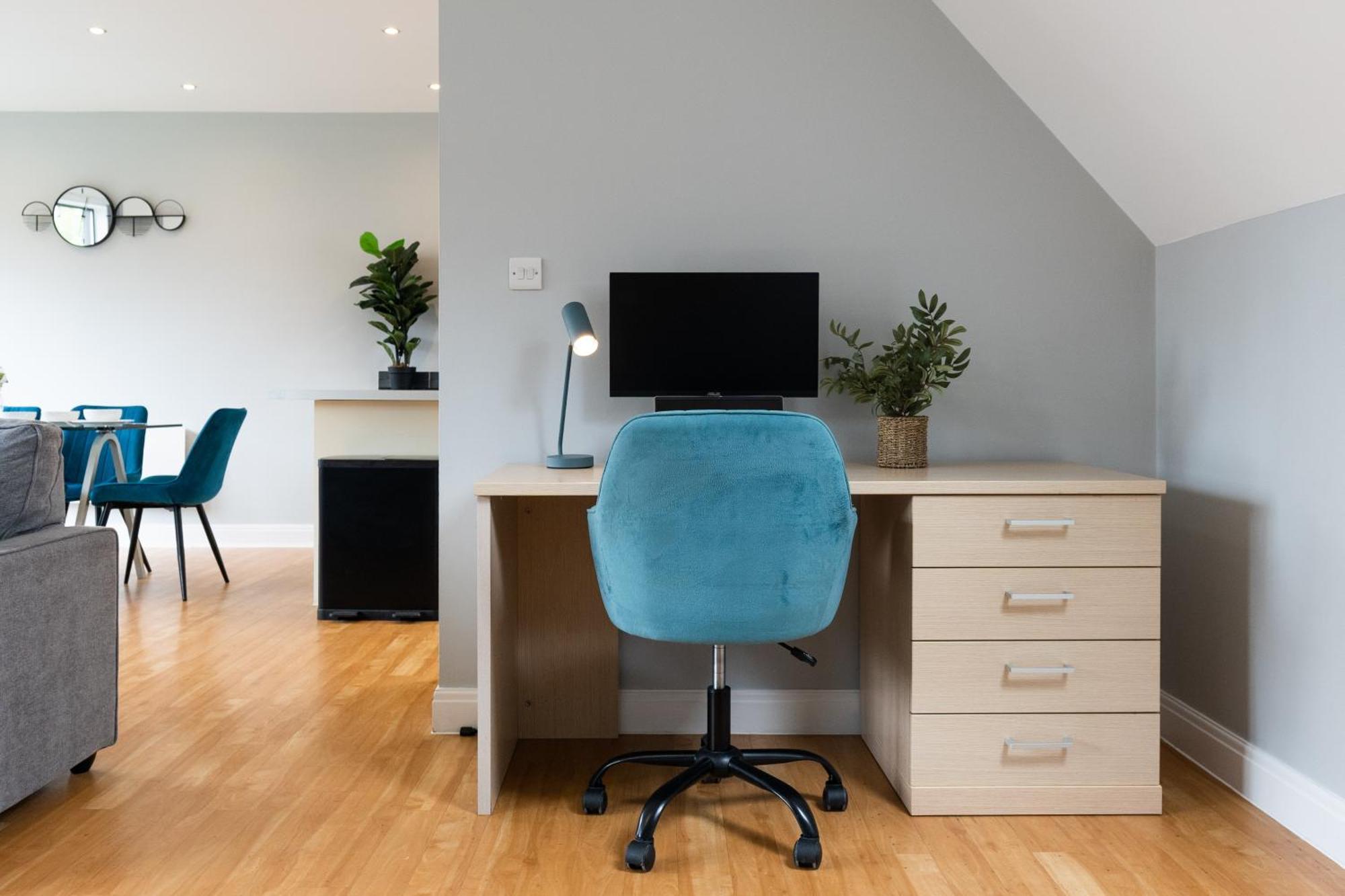 Cotels - The Millhouse Newly Refurbished Modern With Ultrafast Broadband, Free Parking & A Work Desk *