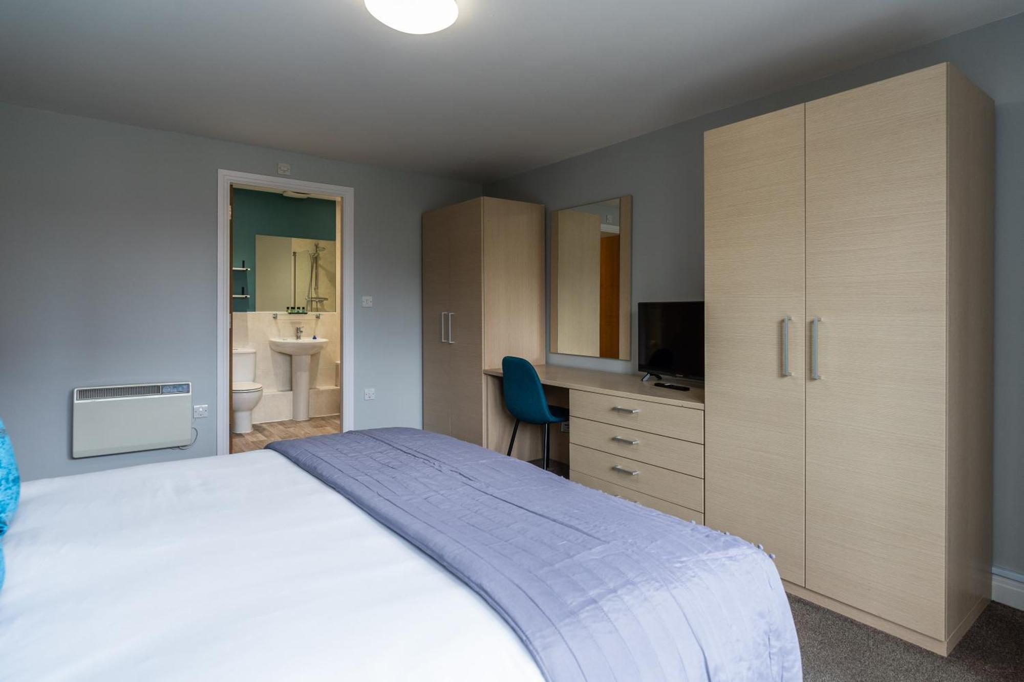 Cotels - The Millhouse Newly Refurbished Modern With Ultrafast Broadband, Free Parking & A Work Desk *