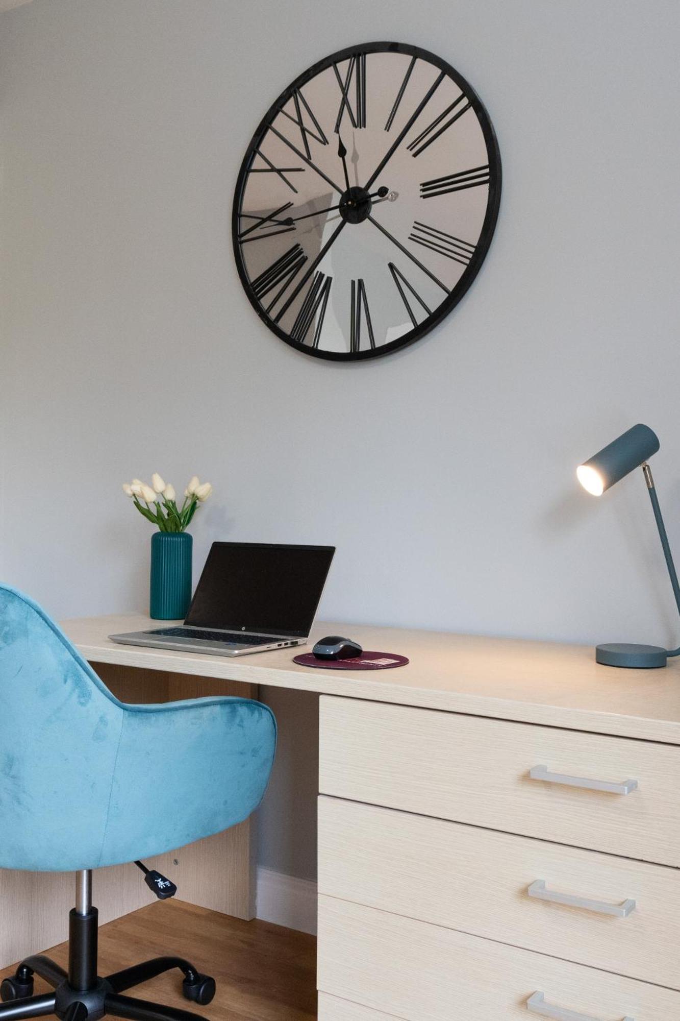 Cotels - The Millhouse Newly Refurbished Modern With Ultrafast Broadband, Free Parking & A Work Desk *