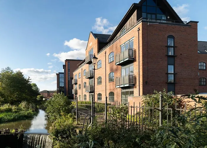 Cotels - The Millhouse Newly Refurbished Modern Apartments With Ultrafast Broadband, Free Parking & A Work Desk