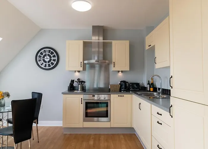 Cotels - The Millhouse Newly Refurbished Modern Apartments With Ultrafast Broadband, Free Parking & A Work Desk