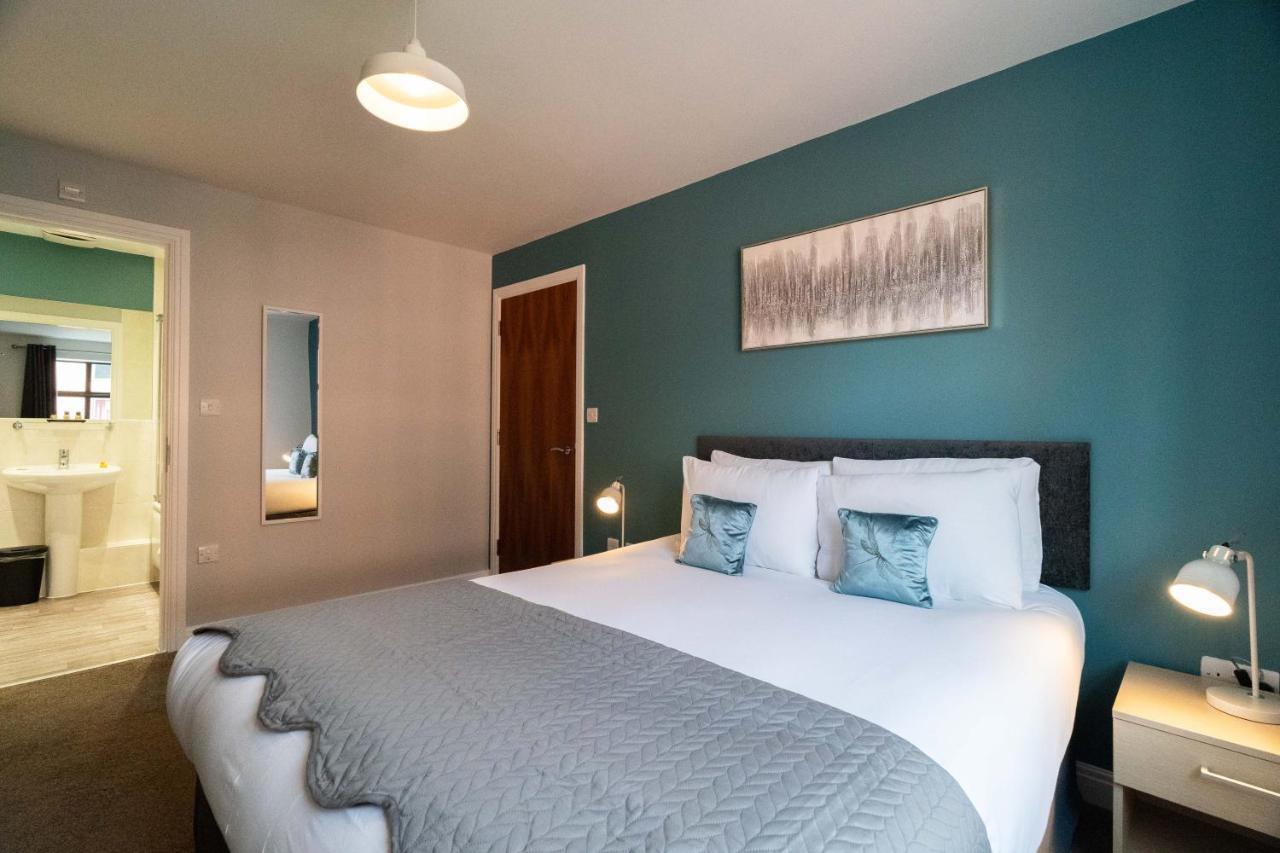 Cotels - The Millhouse: Modern With Ultrafast Wi-fi & Work Desks Apartment