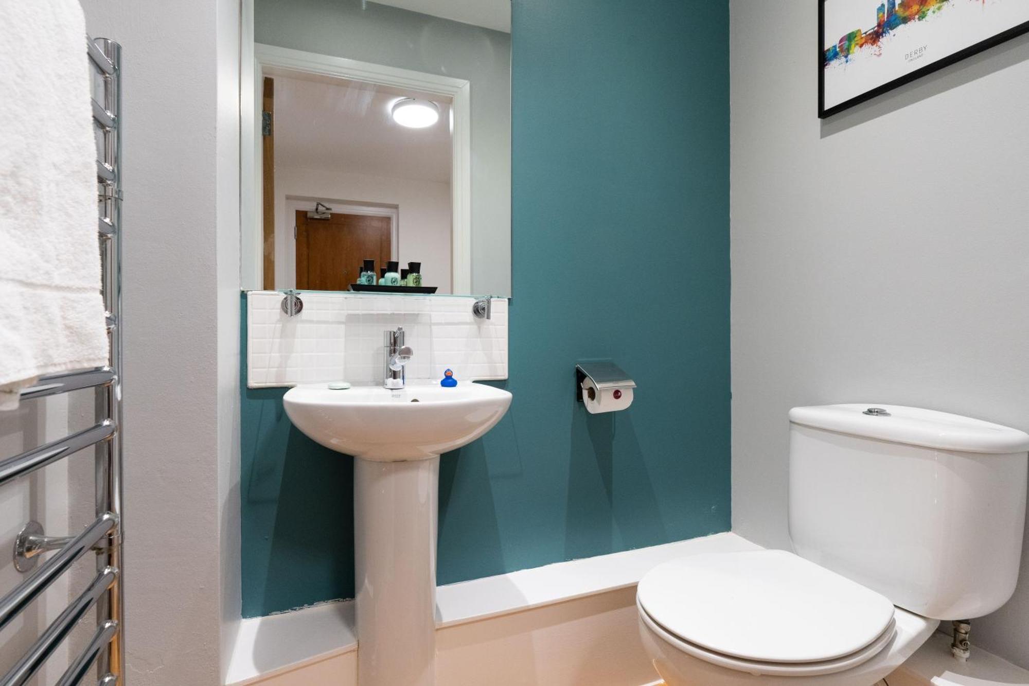 Cotels - The Millhouse Newly Refurbished Modern With Ultrafast Broadband, Free Parking & A Work Desk *